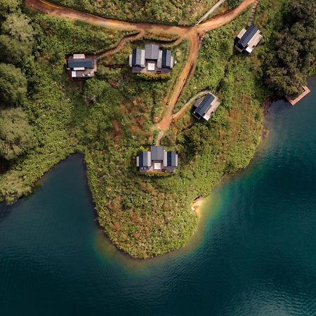 The Boato Hotel Гуатапе Экстерьер фото Aerial view of the lake