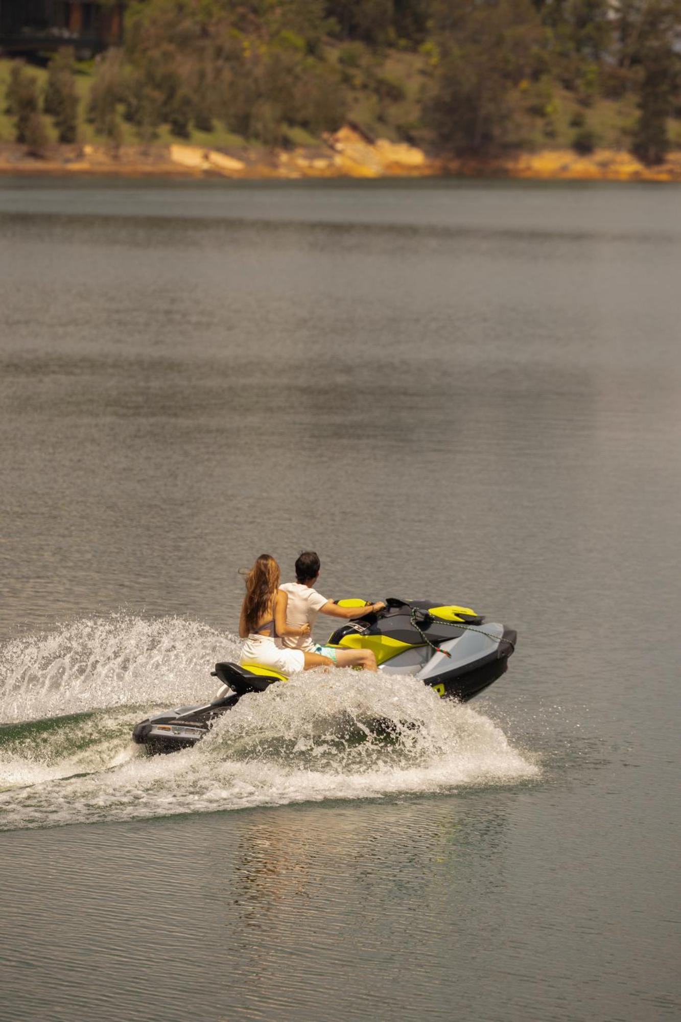 The Boato Hotel Гуатапе Экстерьер фото Jet skiing